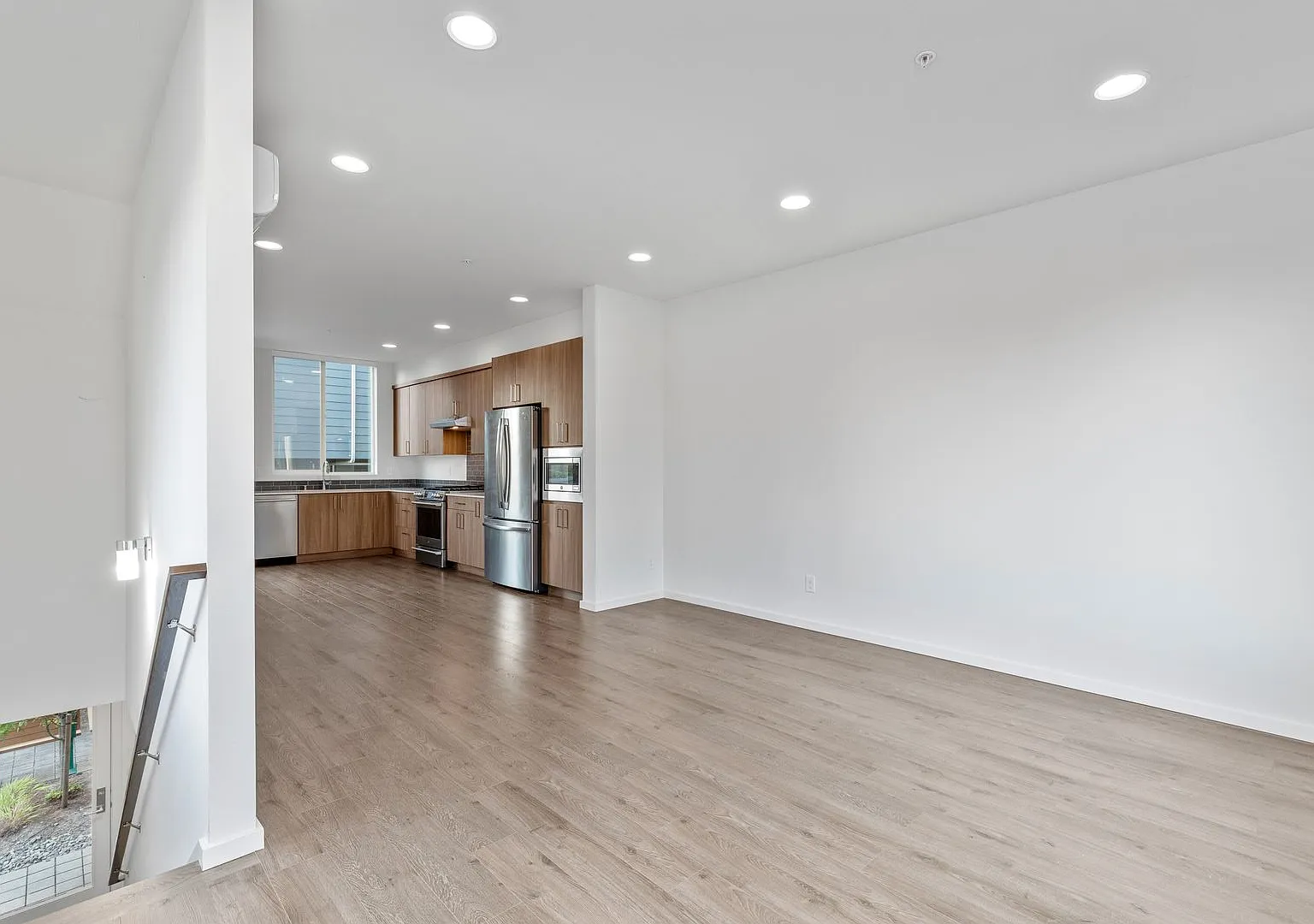 Gorgeous 4BD townhouse in Loyal Heights — Photo 4