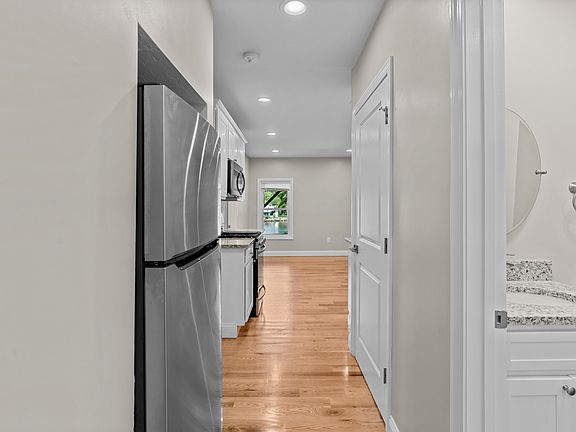 4th image of 376 Arnolds Neck Dr #2