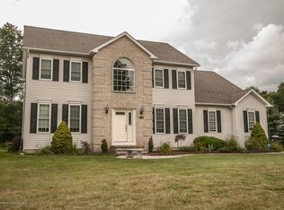 26 Pinewood Dr, Gouldsboro, PA 18424