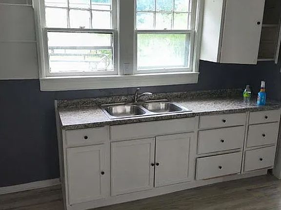 4th image of 1084 E 74th St