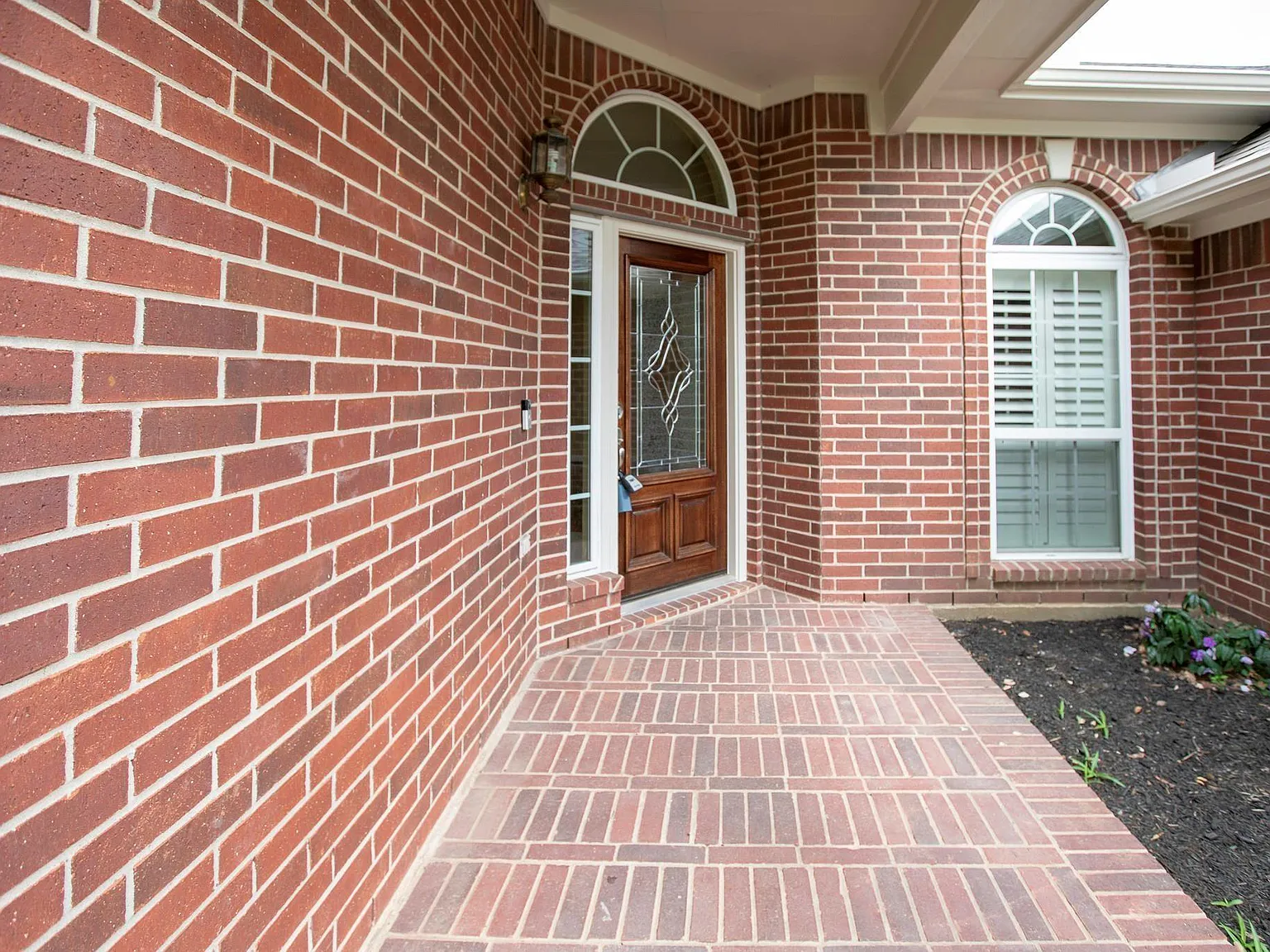 4 bed, 2.5 bath, 2767 sqft, $2,750 — Photo 2