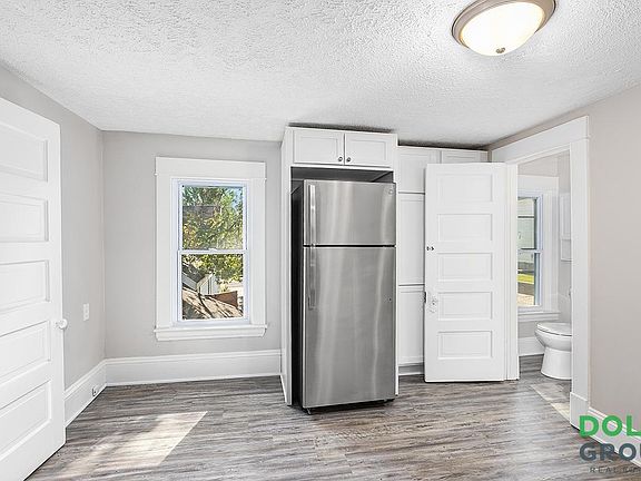 4th image of 848 Crescent St NE #2F