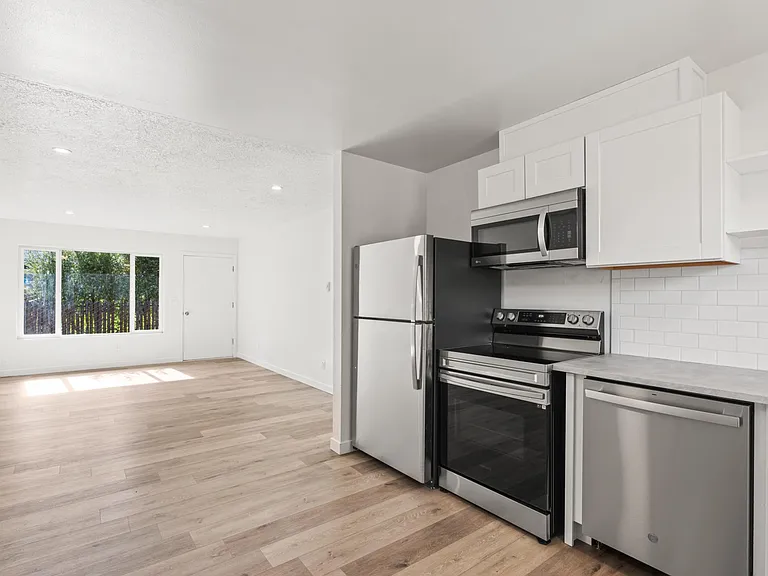4751 NE 99th Ave #3 — Photo 6