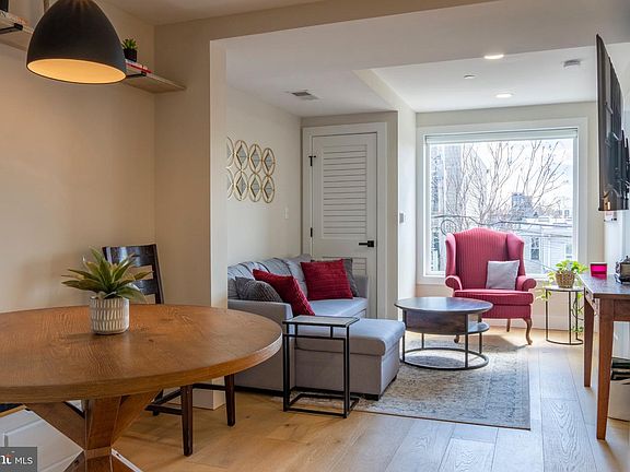 2nd image of 919 12th St NE #305