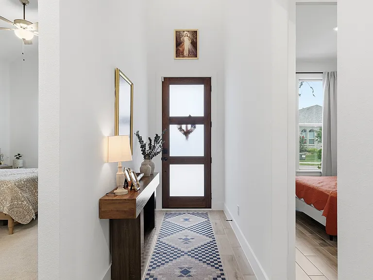 1528 Sandhill Ln — Photo 3