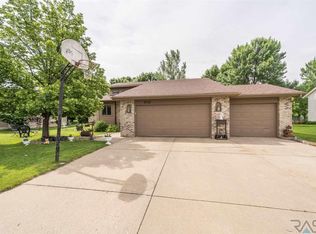 6709 W Westminster Dr, Sioux Falls, SD 57106