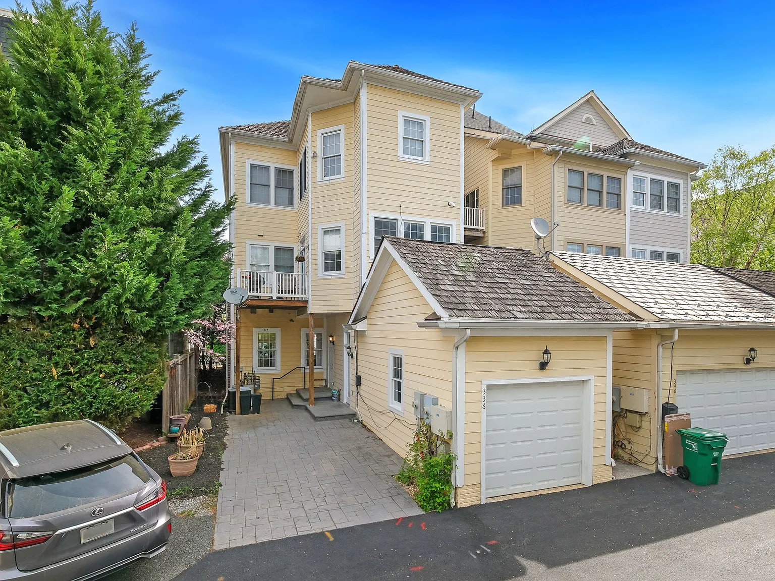 3 bed, 3.5 bath, 2600 sqft, $3,750 — Photo 4