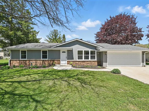 104 West Fransee LANE, Saukville, WI 53080