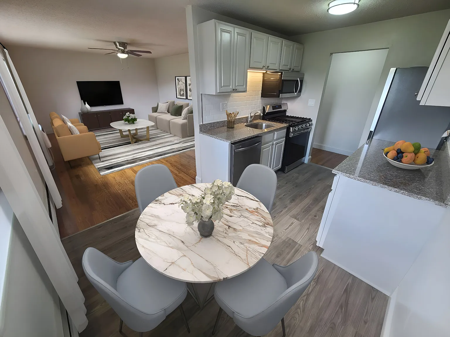 Colonial Village Apartments & Townhomes at Colonial Village — Photo 4