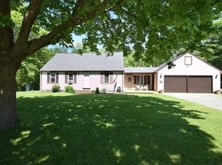 25 Circle View Dr, Hampden, MA 01036