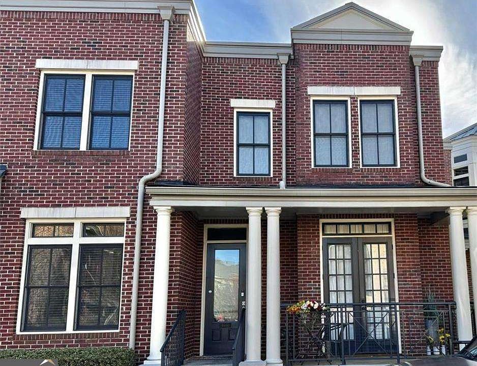 1st image of 4666 Magnolia Cmns