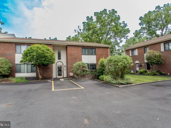 4 Hatters Ct #4, Hatboro, PA 19040