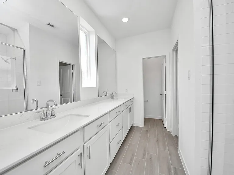 29515 Pondview Dr — Photo 32