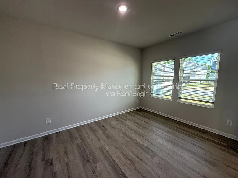 2215 Cherry Creek Rd — Photo 3