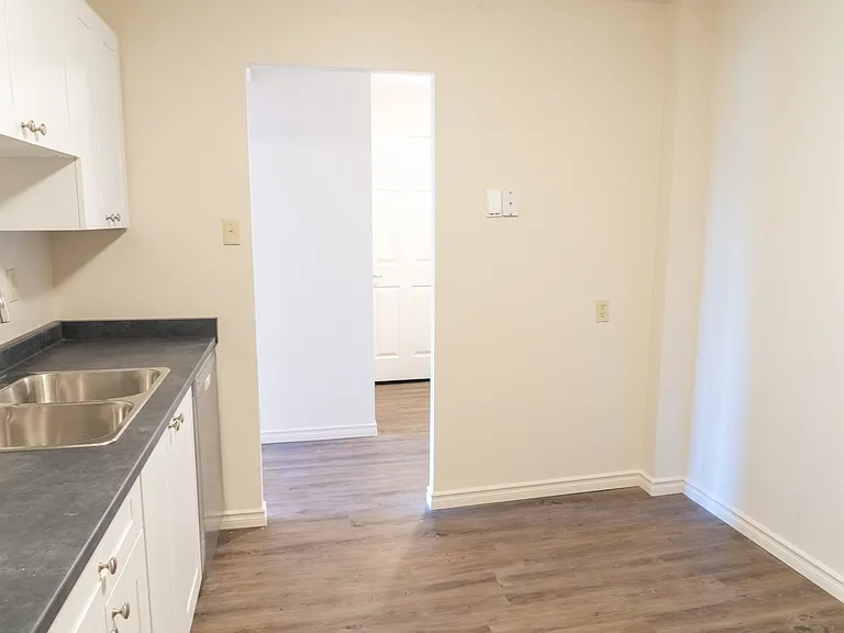 655 Windermere Rd — Photo 39