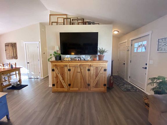 3rd image of 2657 N Ivy Ln