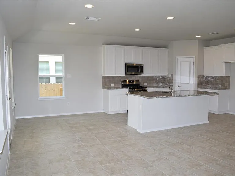 208 Shugart St — Photo 7