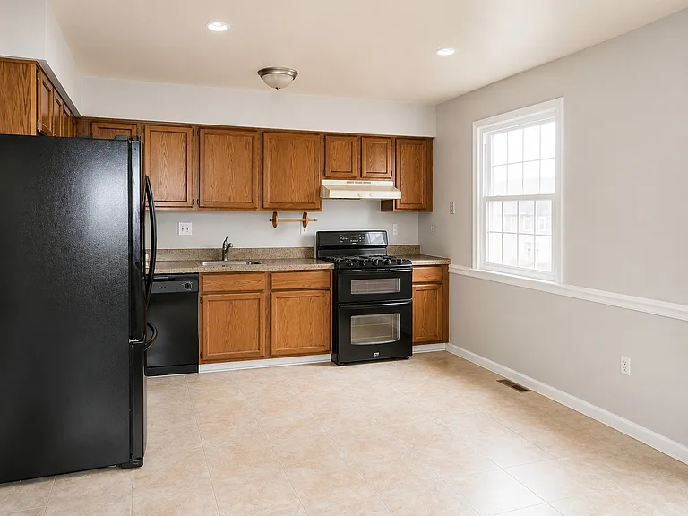118 Henning Dr — Photo 8