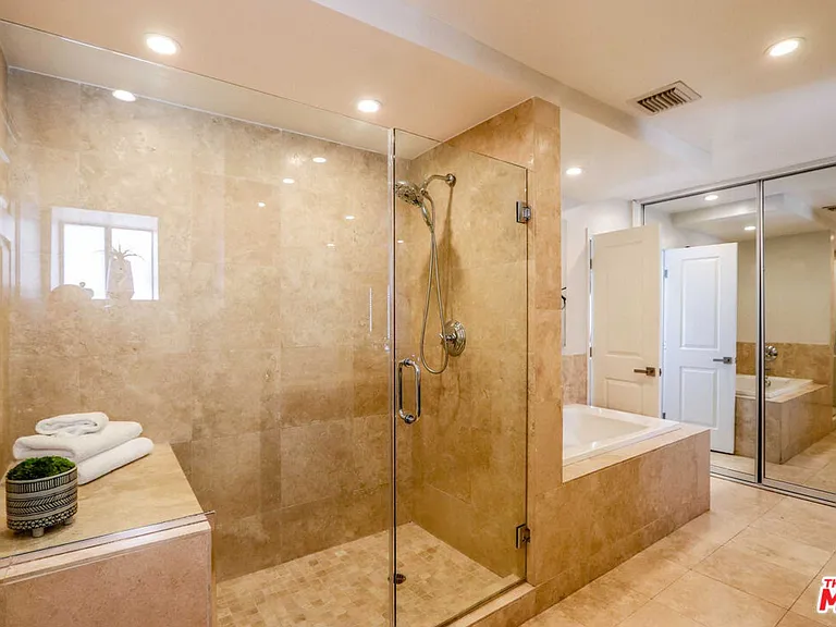 121 S Palm Dr #404A — Photo 37