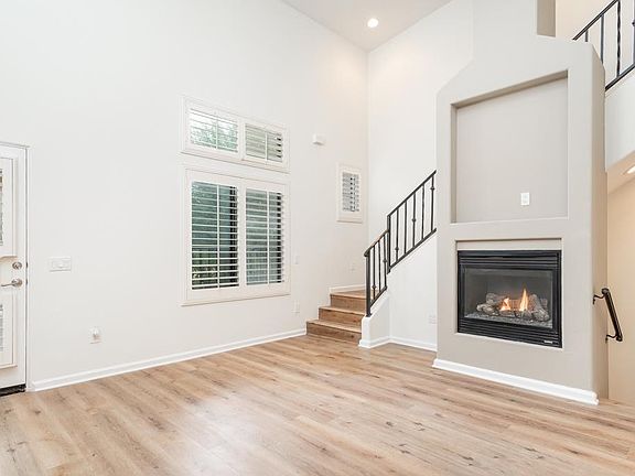4th image of 206 Villorrio Dr E