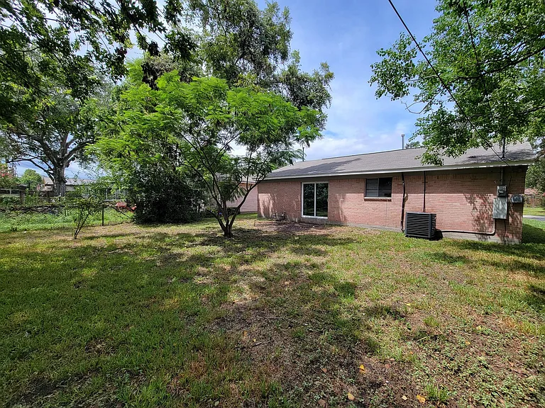 3121 Proswimmer St — Photo 3