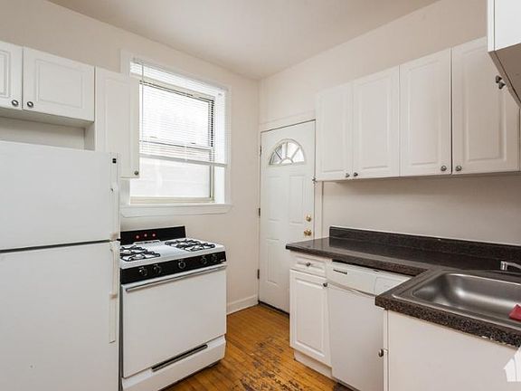 2nd image of 550 W Aldine Ave #W3