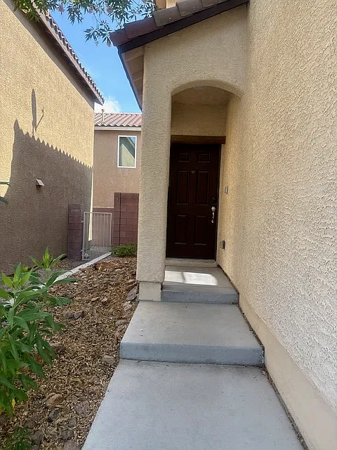 3 bed, 2.5 bath, 1474 sqft, $1,895 — Photo 2