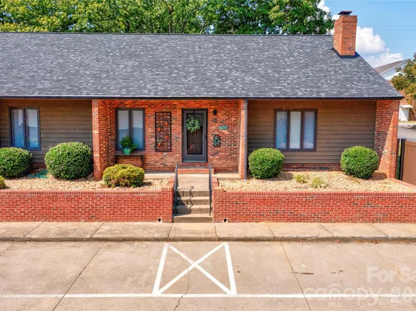 301 Pinkney St APT 1, Shelby, NC 28150