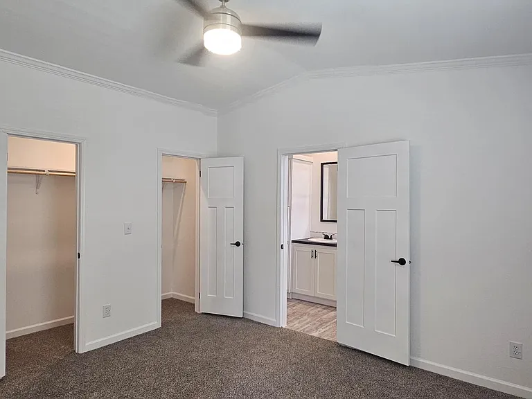 Dwelling at New Braunfels — Photo 73