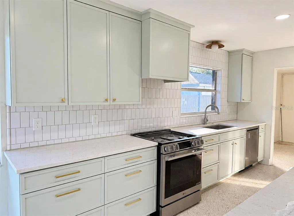 3 bed, 2.0 bath, 1495 sqft, $3,600 — Photo 4