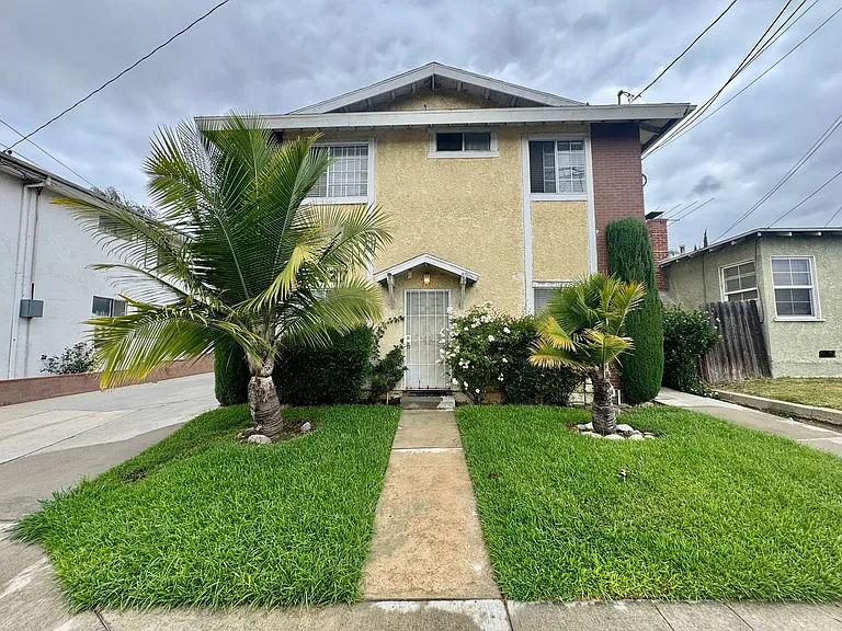 Beverly — Photo 10
