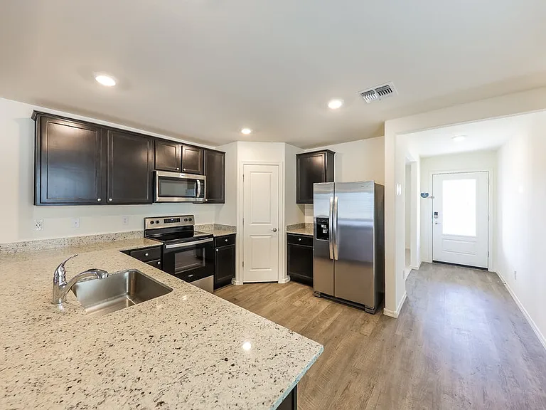25802 W Coles Rd — Photo 6