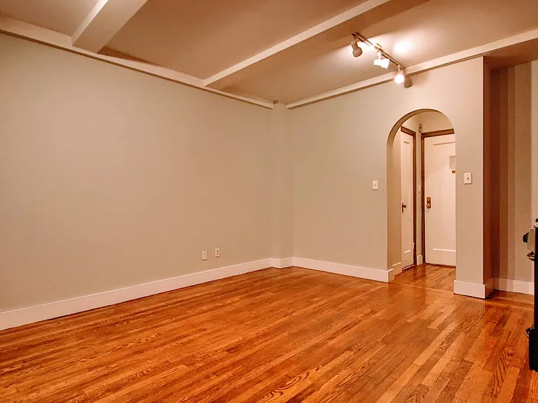 11 Waverly Pl #6N — Photo 8