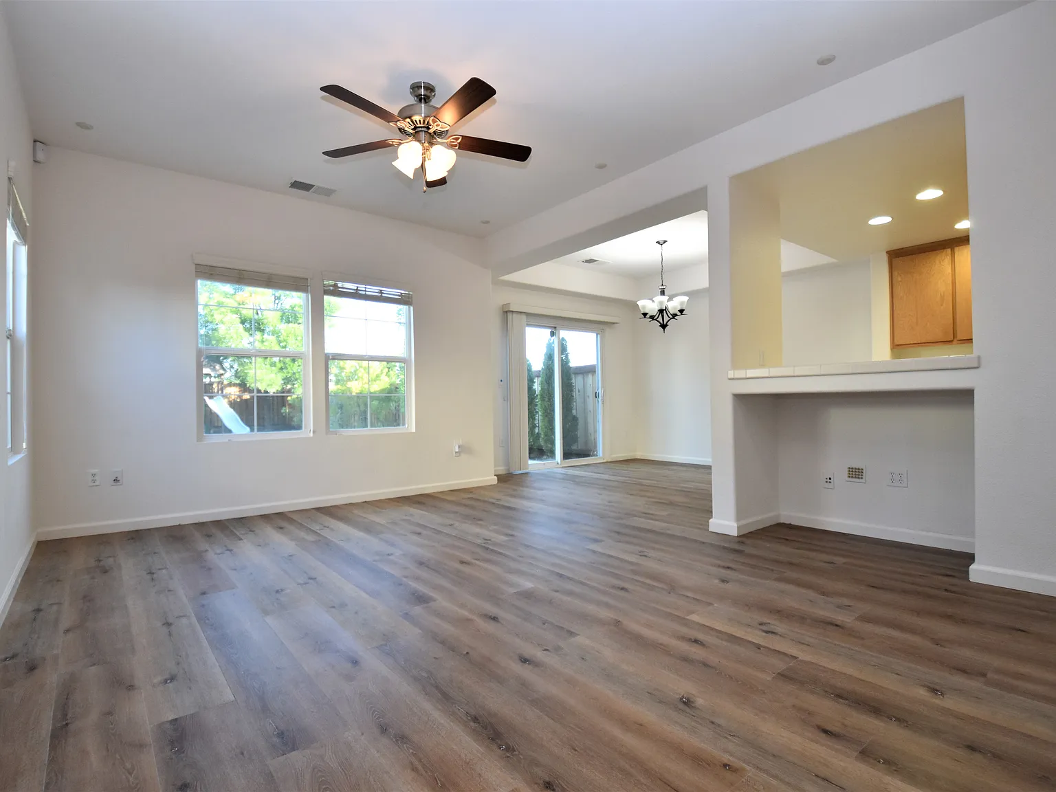 4 bed, 2.5 bath, 1534 sqft, $2,895 — Photo 3