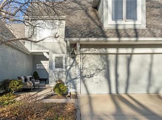 320 SW Raintree Dr, Lees Summit, MO 64082