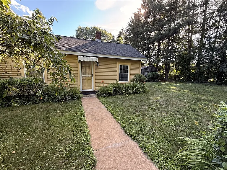 391 Bedford St #R — Photo 2