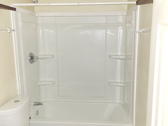 3rd image of 3450 Southgate Trl SE
