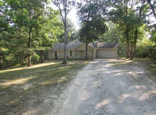 6271 E McLane Dailing Rd, Centralia, MO 65240