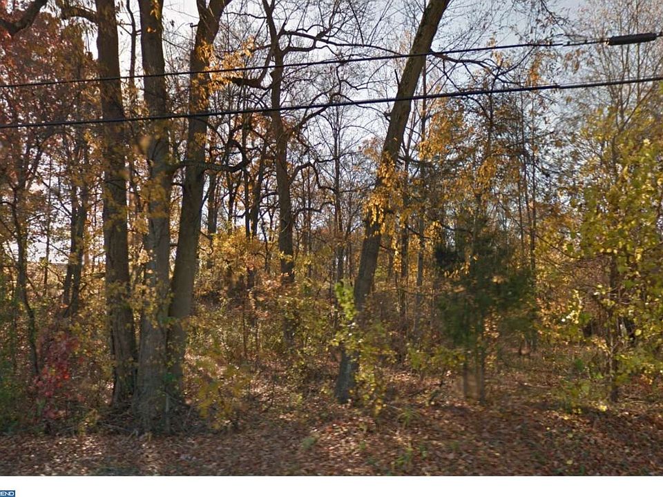 2nd image of 256 Oak Grove Rd