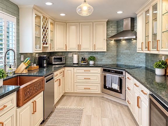 4th image of 20282 Colonial Cir