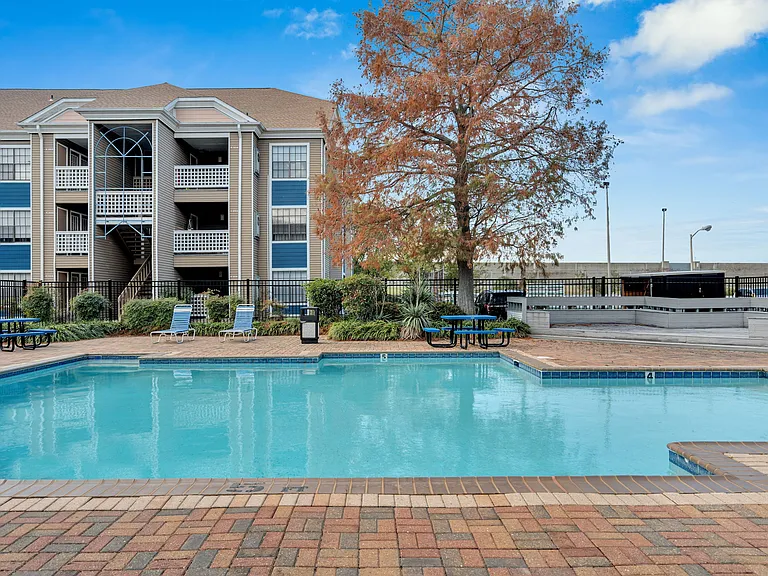 Woodlake Apartments — Photo 35