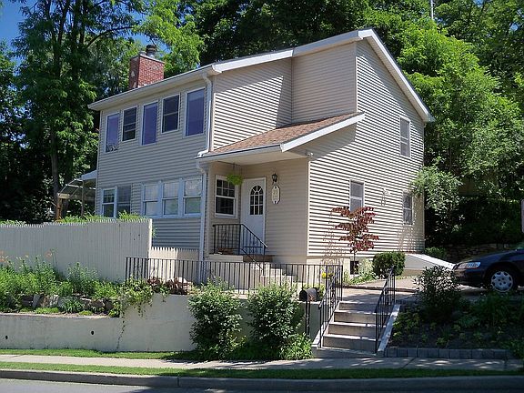 2nd image of 25 Grand St
