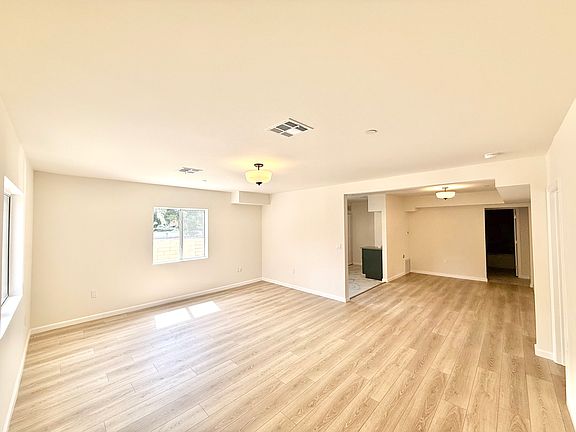 3rd image of 14606 Gilmore St Unit 1