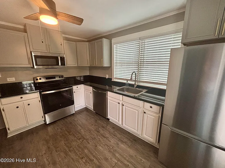 204 Ellis St — Photo 13