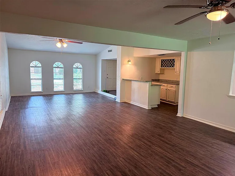 4026 Coltwood Dr — Photo 9