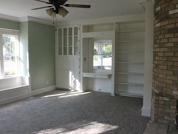 3rd image of 811 W 6th St