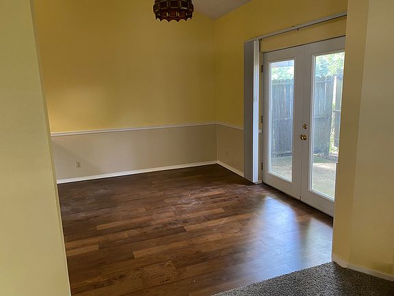 5th image of 2301 Villa Dr