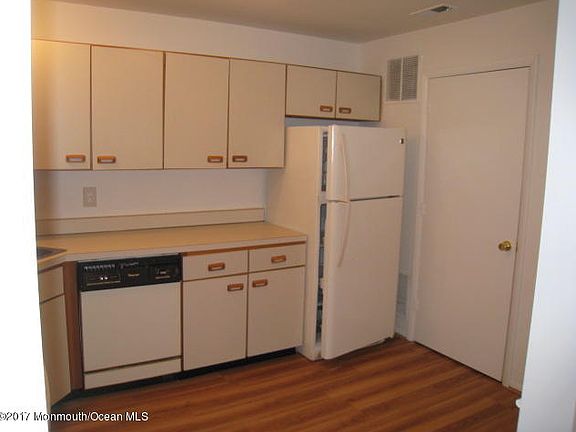 4th image of 713-6 Zlotkin Cir