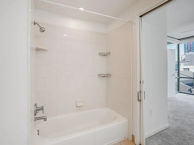 321 10th Ave #1303 — Photo 26