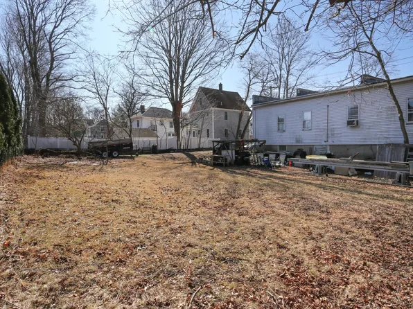 62 Waltham St, Maynard, MA 01754